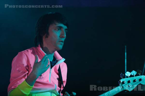 RADIOHEAD - 2006-08-26 - SAINT CLOUD - Domaine National - Grande Scene - Colin Greenwood